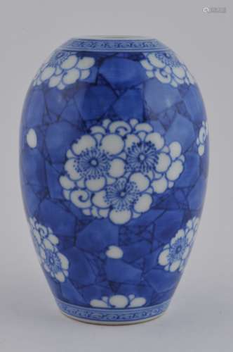 Porcelain vase. Japan. Meiji period. (1868-1912).
