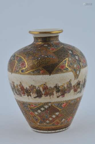 Satsuma pottery vase. Japan. Meiji period (1868-1912).