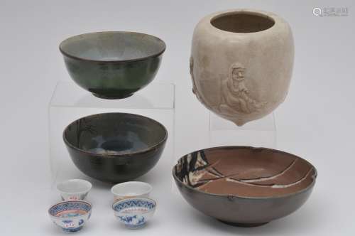 Lot of eight ceramics. Japan. 19th to early 20th