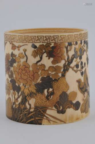 Ivory box. Japan. 19th century. Lacquered surface