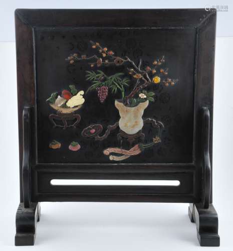 Table screen. China. 18th century. Panel inlaid with