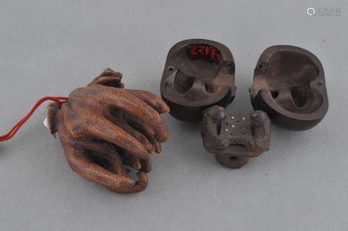 Lot of two wooden Netsuke. Japan. 19th century. To