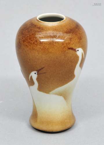 Porcelain vase. Japan. Meiji period. (1868-1912). Brown