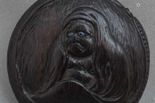 Carved wooden Manju Netsuke. 19th century. Daruma