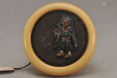 Kagamibuta Netsuke. 19th century. Mixed metal inlay of