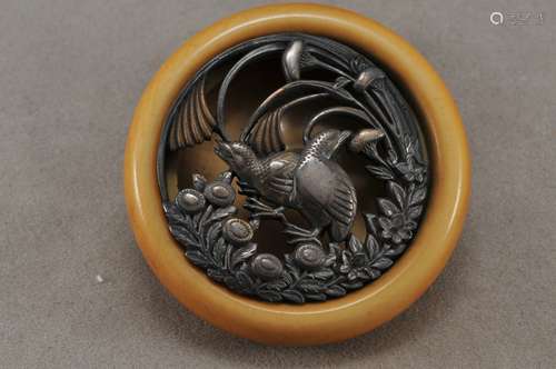 Kagamibuta Netsuke. Japan. 19th century. Gilt silver