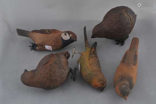 Lot of five carved wooden birds. Japan. Meiji period.