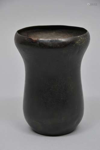 Bronze vase. Japan. 19th century. 5-1/2