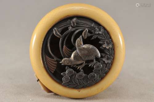Kagamibuta Netsuke. Japan. 19th century. Gilt silver
