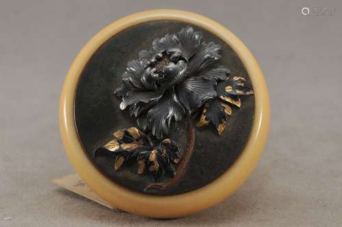 Kagamibuta Netsuke. Japan. 19th century. Mixed metal