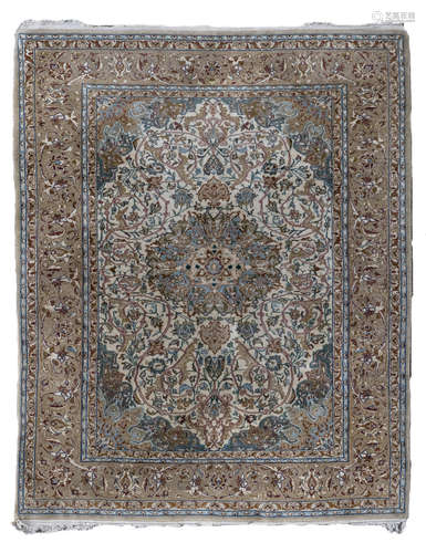 An Oriental rug, Nain, wool on cotton, 109,5 x 140,5 cm