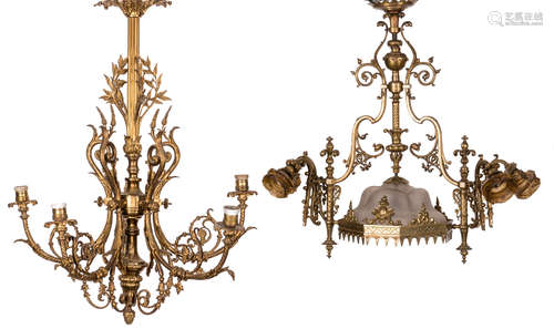 Two brass Belle Époque chandeliers, late 19thC, H 82 - 84 - W 75 - 94 cm