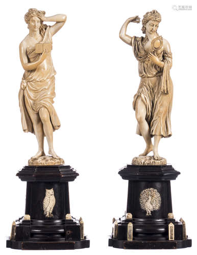 A pair of 19thC ivory figures depicting beauty and wisdom in an allegoric way, Dieppe or Germany, on an ebonised wooden base inlaid with ivory and refering to the theme, H 41,7 cm