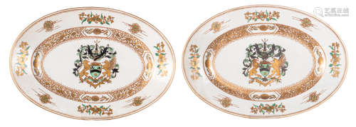 Two oval shaped armorial dishes, in the Chinese export porcelain manner, unmarked but presumably of 'Samson' production, H 23,5 - W 34 cm