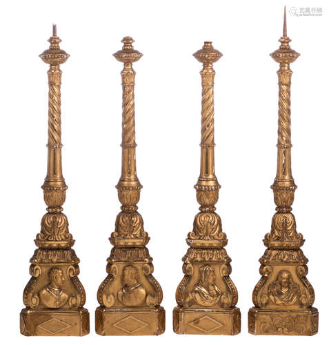 A set of four baroque gilt wooden church candle holders, 18thC, H 101 cm