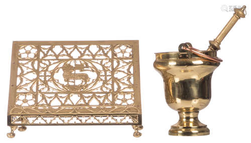 A brass Gothic Revival lectern, H 30 - W 42 - D 28,5 cm; added a brass holy water font, H 26,5 - ø 20,5 cm