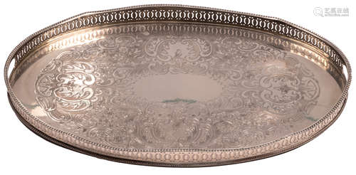 An English oval silver plated serving tray, W 60,5 - D 40 cm