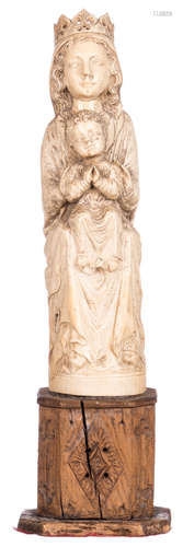 Our Lady and Child, ivory sculpture of the Sedes Sapientiae type, probably atelier Heckman - Paris, on a Gothic Revival oak base, first half 20thC, H 46 (without base) - 62 cm (with base) - Weight: 6300g (with base)