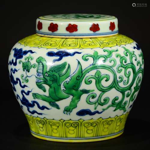 Chinese Doucai Glaze Jar