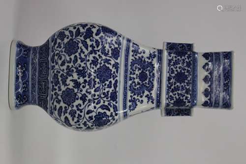 Qianlong Mark, Chinese Blue and White Flat Vase