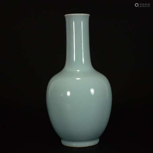 Qianlong Mark, Chinese Celadon Glaze Vase