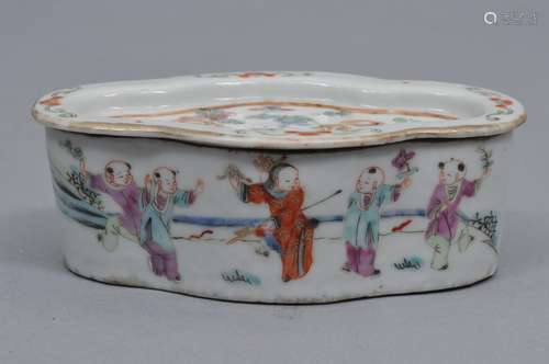 Porcelain cricket box. China. 19th century. Quatrefoil shape. Famille Rose decoration of women and children. 5