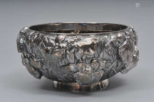 Silver bowl. Japan. Meiji period (1868-1912). High relief repousse decoration of iris flowers. Signed. 6