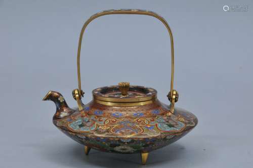 Sake ewer. Meiji period. (1868-1912). Kyoto Shippo Cloisonné work. Fine decoration of phoenixes and brocade patterns, bottom decorated with chrysanthemums and waves. 6-1/2