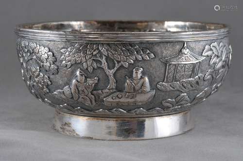 Chinese Export silver bowl. 19th century. Scene of figures in a palace garden. 4-1/4