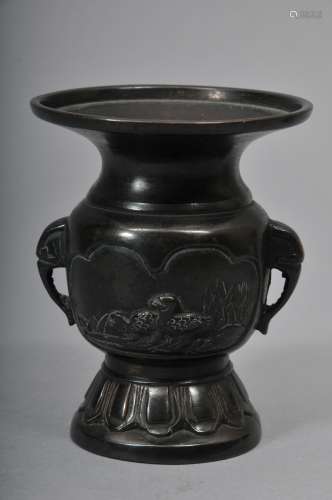 Bronze altar vase. 19th century. Surface decorated with birds and flowers. 4