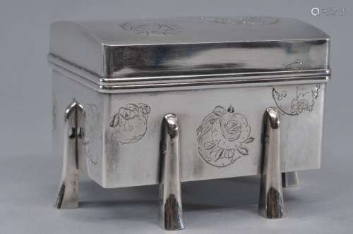 Silver box. Japan. Meiji period. (1868-1912). High grade silver. Engraved decoration of floral roundels. 3-1/2