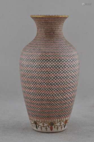 Satsuma pottery vase. Japan. Meiji period (1868-1912).