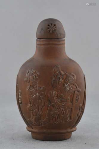 Carved wooden snuff bottle. China. 19th century.