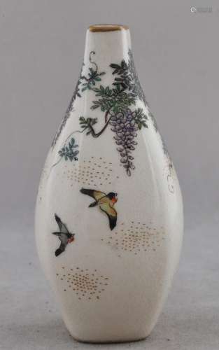 Satsuma pottery vase. Japan. Meiji period. (1868-1912).