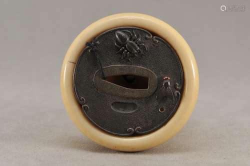 Kagamibuta Netsuke. Japan. 19th century. Mixed metal