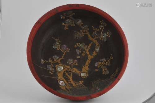 Carved wooden bowl. Japanese. 19th century. Interior
