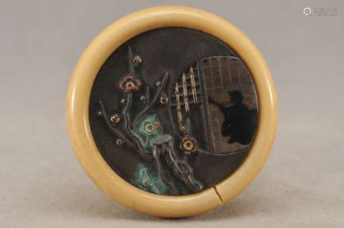 Kagamibuta Netsuke. Japan. 19th century. Mixed metal