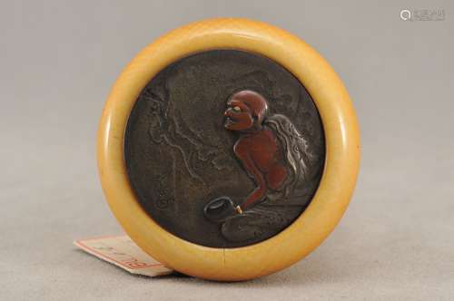 Kagamibuta Netsuke. Japan. 19th century. Mixed metal