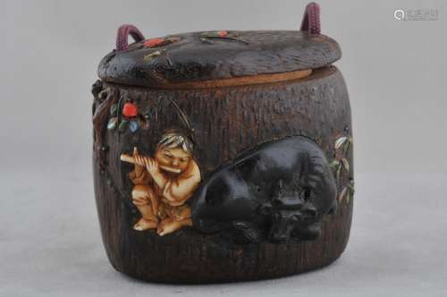 Tobacco box. Japan. 19th century. Wood inlaid with a