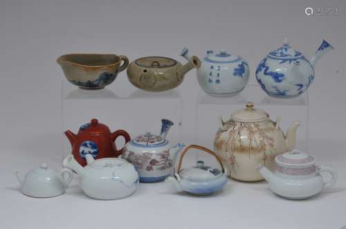 Lot of ten porcelain and stoneware items. Japan.