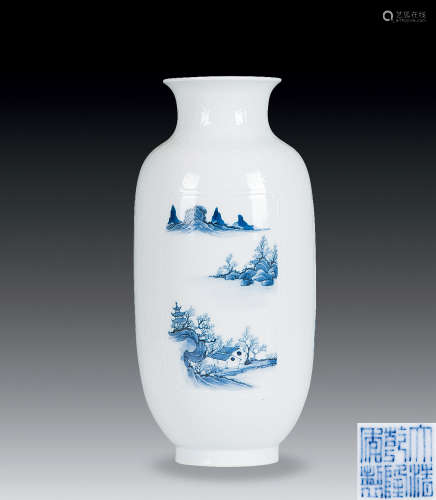 清  青花山水紋燈籠瓶“大清乾隆年製”款