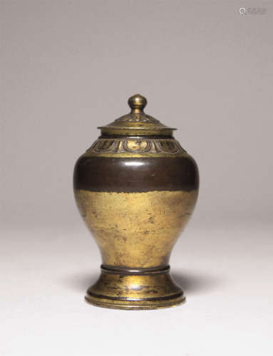 十三～十四世纪 铜鎏金舍利器