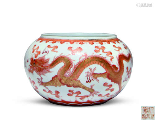 清 矾红龙纹罐
