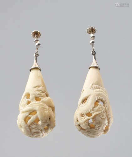 A PAIR OF CARVED IVORY DRAGON EARRINGS, 1920s