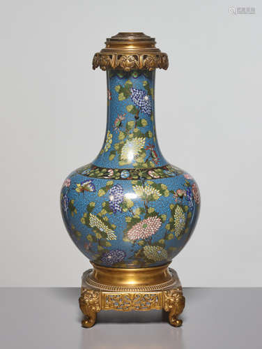 A MOUNTED CLOISONNÉ VASE WITH CHRYSANTHEMUM FLOWERS