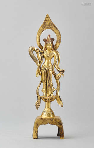 A GILT BRONZE FIGURE OF A STANDING GUANYIN, TANG