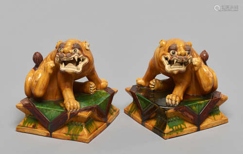 A PAIR OF ‘SANCAI’ FO-LIONS, QING DYNASTY