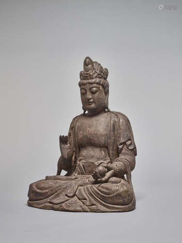 A LACQUERED WOODEN STATUE OF A GUANYIN, MING DYNASTY