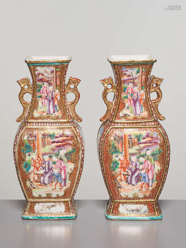 A PAIR OF EXPORT PORCELAIN ‘MANDARIN PALETTE’ BALUSTER VASES, LATE 18th CENTURY