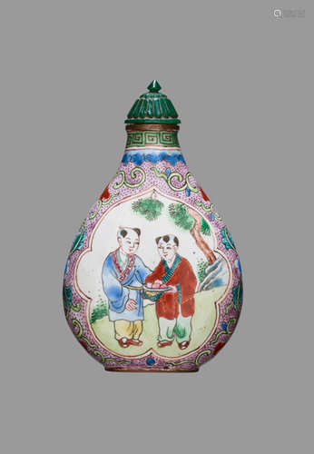 AN ENAMELED COPPER SNUFF BOTTLE, GUANGZHOU, 1850-1930